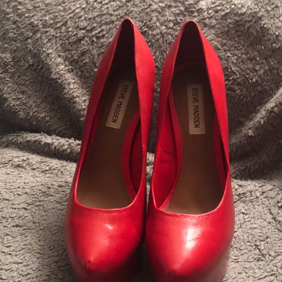 Steve Madden Shoes - Red Leather Steve Madden Pumps